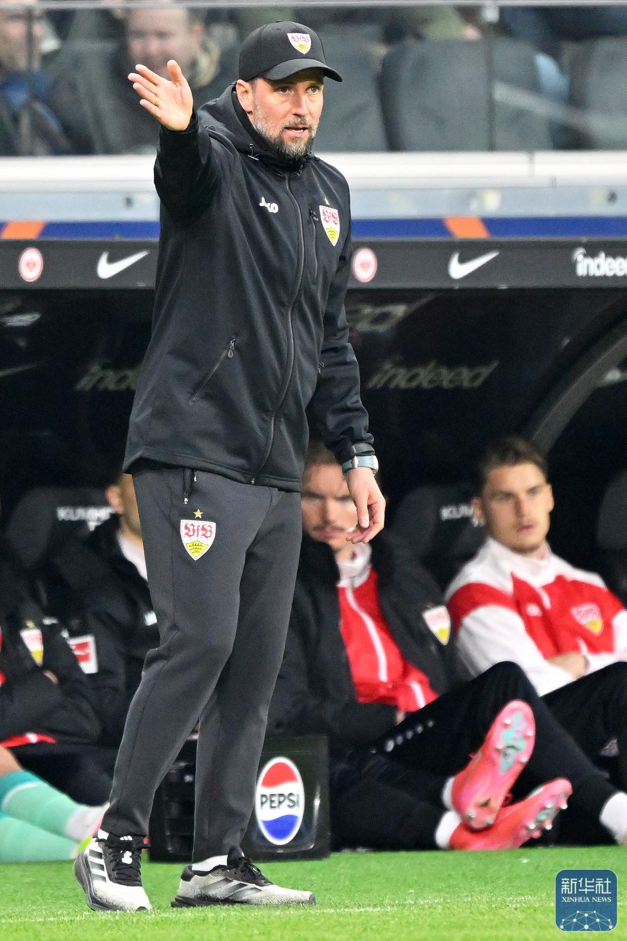 斯图加特力争主场胜利,为德甲保级立下决心的简单介绍 斯图加特力争主场胜利,为德甲保级立下决心的简单介绍