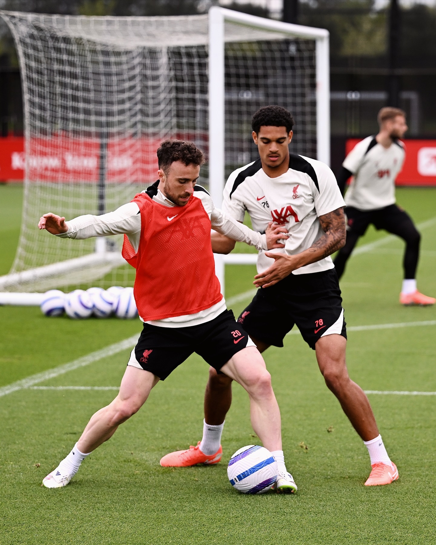 利物浦蓄势待发,阿森纳低迷难挽的简单介绍 利物浦蓄势待发,阿森纳低迷难挽的简单介绍